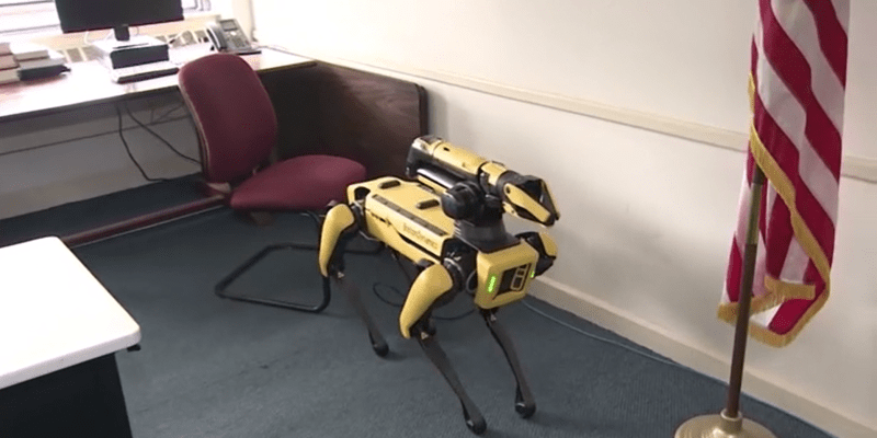 Robotický pes nepřežil policejní zásah v Massachusetts