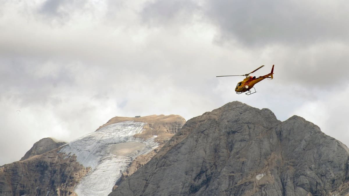 Vrtulník záchranné služby v Apeninách (ilustrační foto)