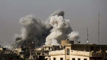 Izraelský úder v Sýrii zabil nejméně 12 lidí, píše AFP. Mělo jít o provládní bojovníky