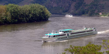 Tragická nehoda lodi na Dunaji. Dva lidé zemřeli, pět se pohřešuje, oznámila maďarská policie