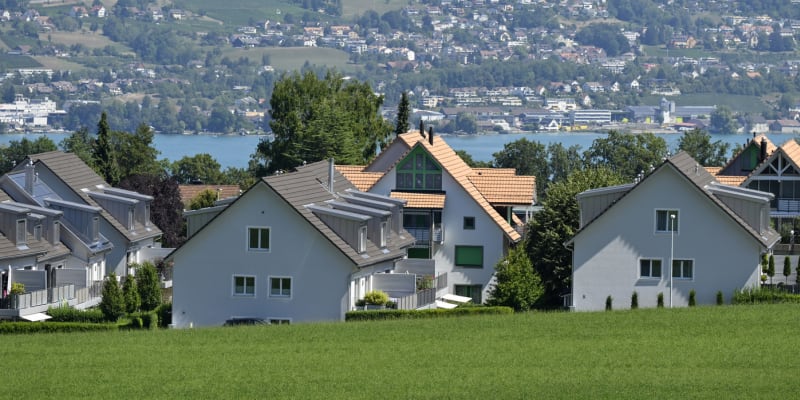 Městečko Rüschlikon je v okrese Horgen. Na snímku okresní město Horgen.