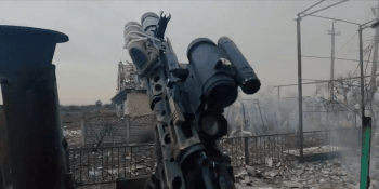 Záběry surové přestřelky. Ukrajinci bojovali s okupanty na život a na smrt ve zničené vesnici