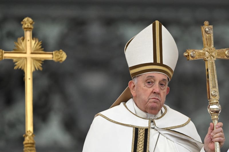 Papež ve velikonočním poselství vyzval k příměří v Gaze i v dalších konfliktech světa.