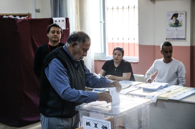 Turečtí voliči chodí k urnám v místních volbách (30. 03. 2024)