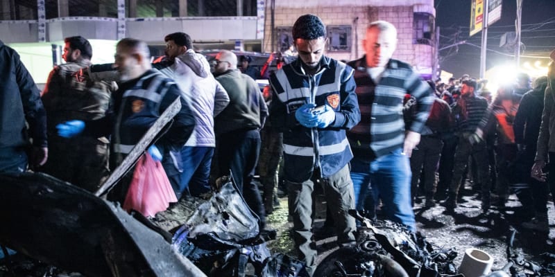 Automobil vybuchl v době nákupní špičky, v pozdních nočních hodinách, po přerušení půstu v době muslimského ramadánu. 