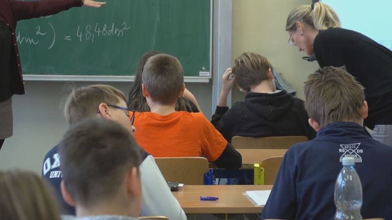 Každé páté dítě v Česku nastupuje do první třídy později.