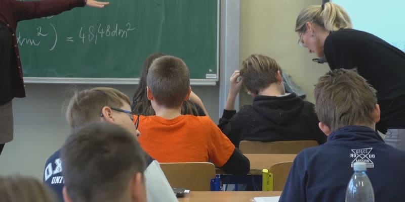 Každé páté dítě v Česku nastupuje do první třídy později.