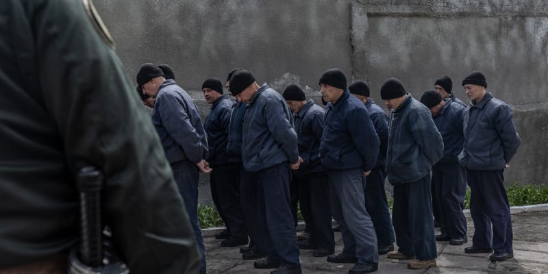 Ruští vojáci zajatí během války na Ukrajině