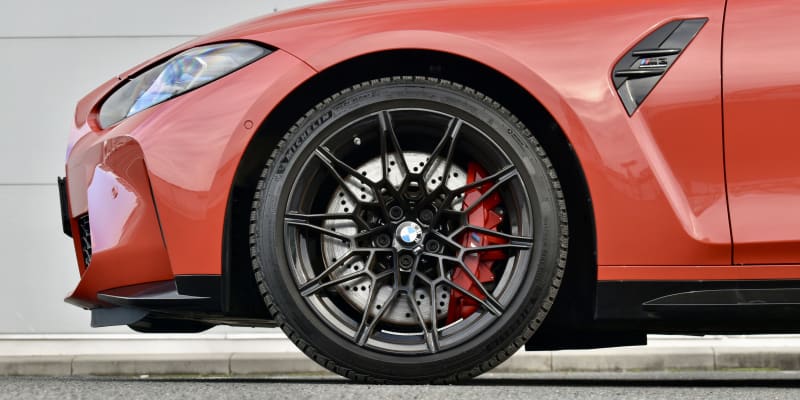 Testované BMW M3 Touring se střešním nosičem a boxem