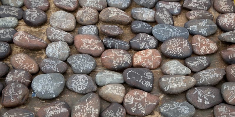 Pestrost geoglyfů na planině Nazca bere dech