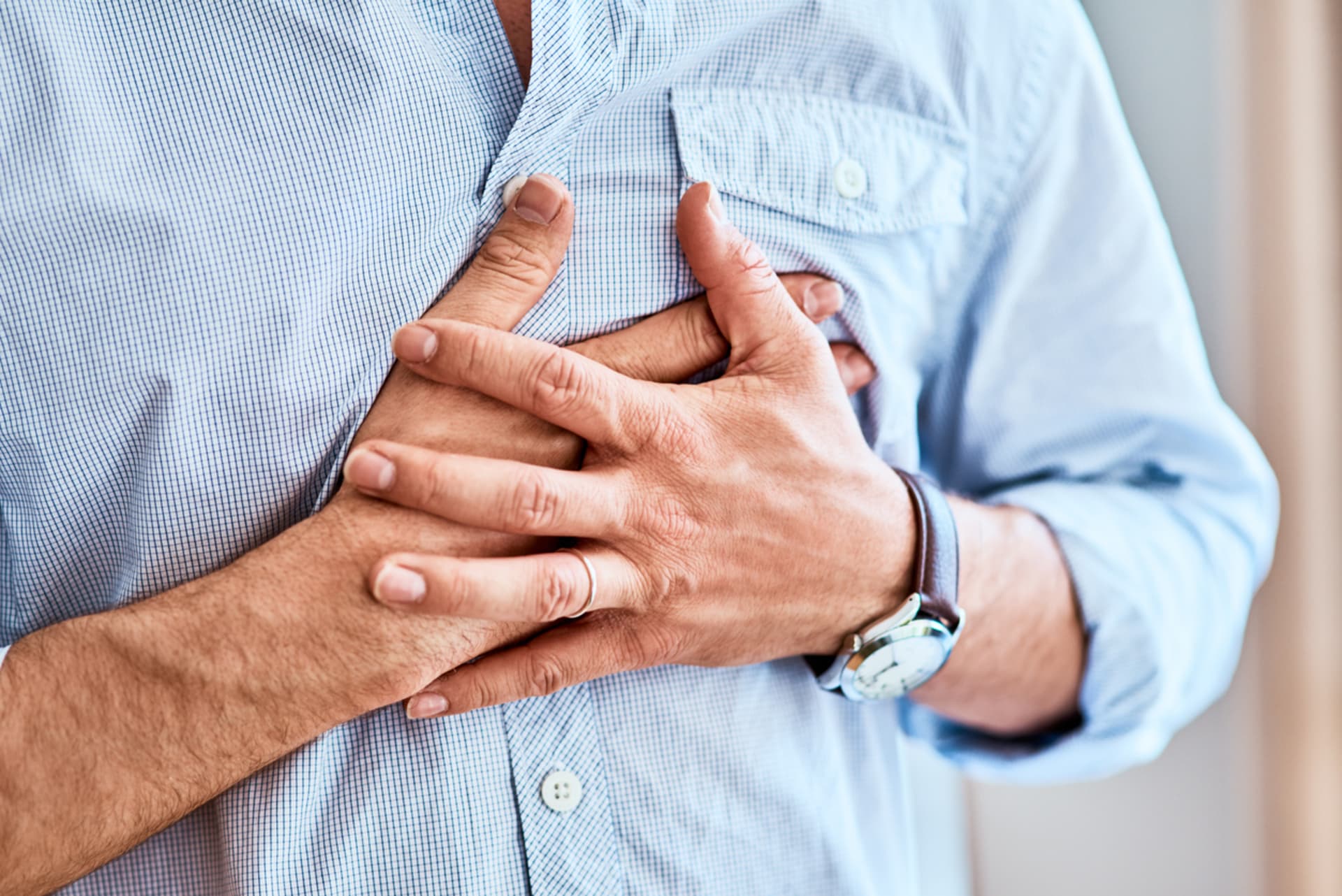 Pálení na hrudí a svíravý pocit u srdce mohou také svědčit o tom, že vaše hladina cholesterolu zasluhuje pozornost