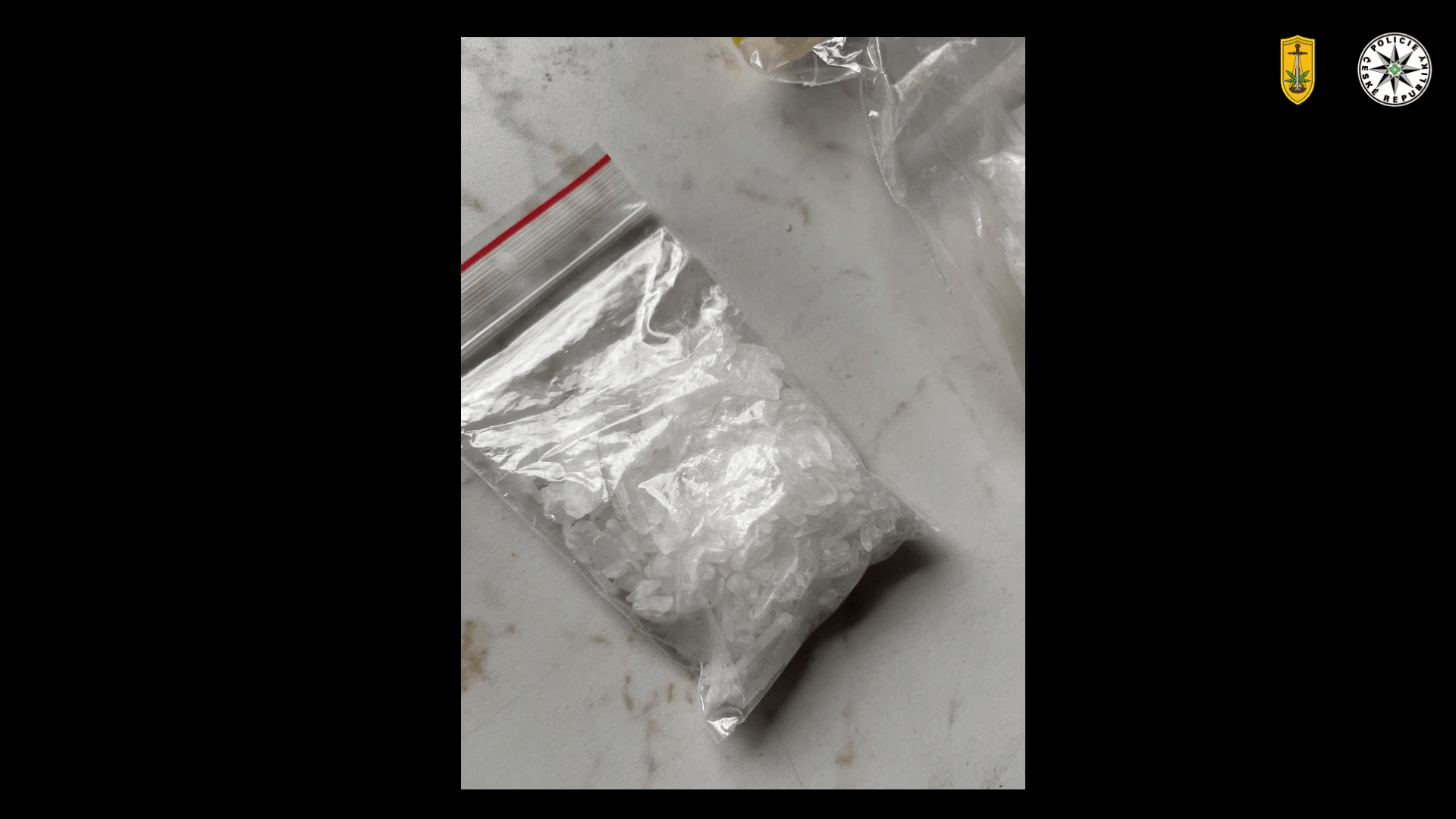 Policisté během akce s názvem Konor zajistili téměř 100 kilogramů hašiše, pět kilogramů kokainu, pervitin a další drogy.