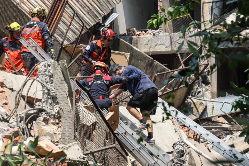 Tchaj-wan zasáhlo nejsilnější zemětřesení za posledních 25 let (3. 4. 2024).