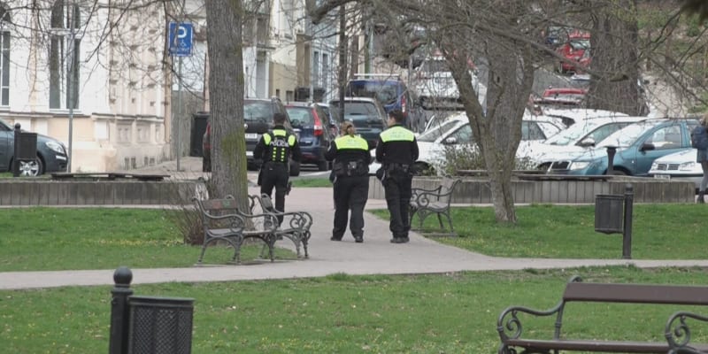 Policie řeší útok na ženu a dítě v Teplicích.