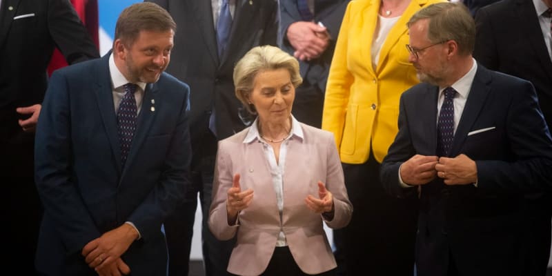 Ministr vnitra Vít Rakušan, předsedkyně Evropské komise Ursula von der Leyenová a premiér Petr Fiala na snímku ze zahájení českého předsednictví v Radě EU z července 2022