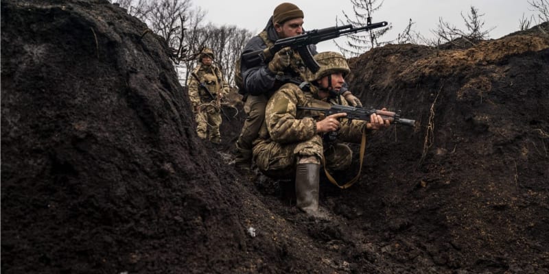 Trénink ukrajinských vojáků v Doněcké oblasti