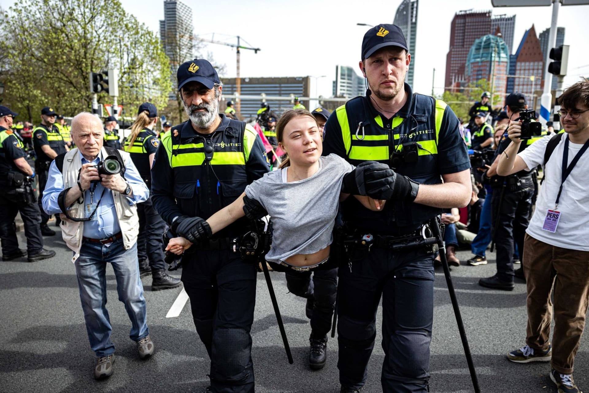 Policie zadržela na demonstraci v Haagu klimatickou aktivistku Thunbergovou