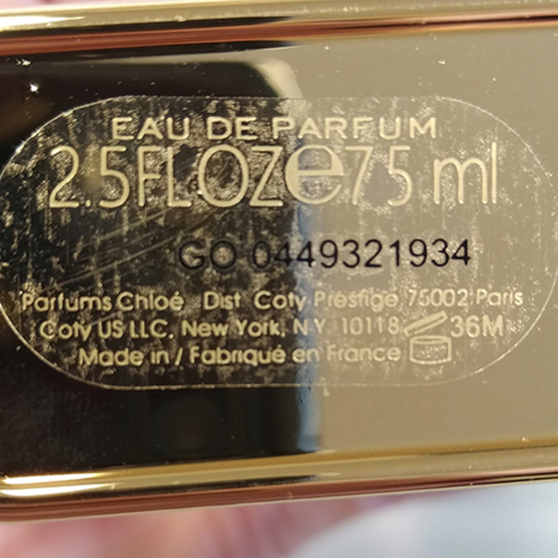 Látka je také v padělku parfému Chloé Love v šarži číslo GO 0449321934, který pochází z Francie.