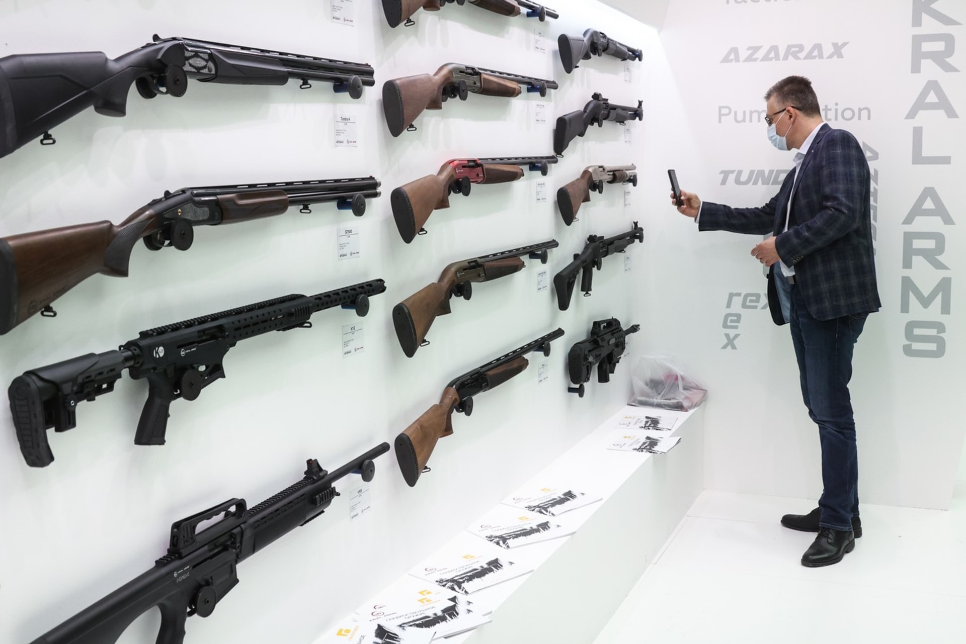 Moskevský veletrh zbraní Orëlexpo v roce 2021. I vloni zde byly navzdory sankcím vystaveny české zbraně.
