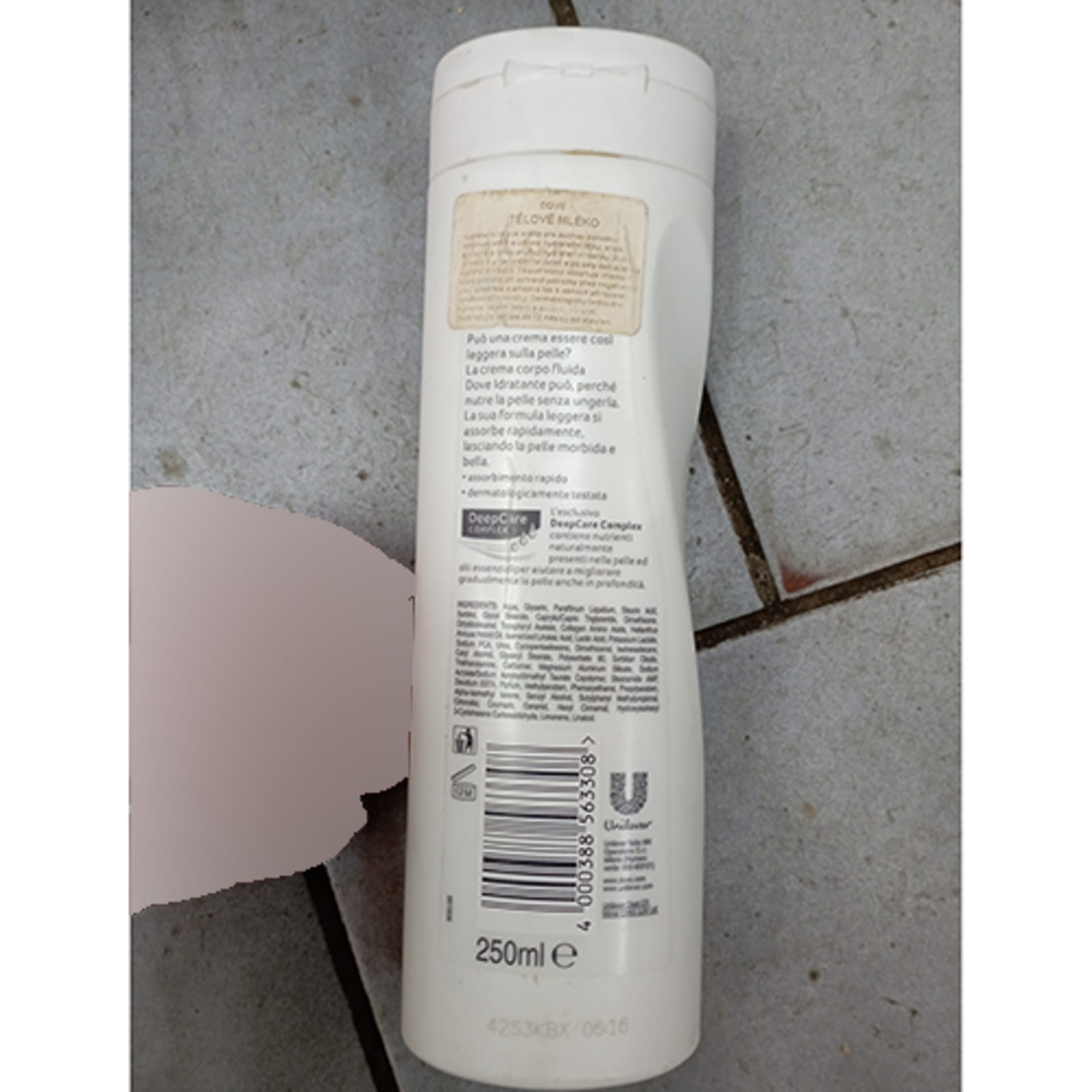 Látka je v tělovém mléku Dove s čárovým kódem 4000388563308, které je původem z Itálie.