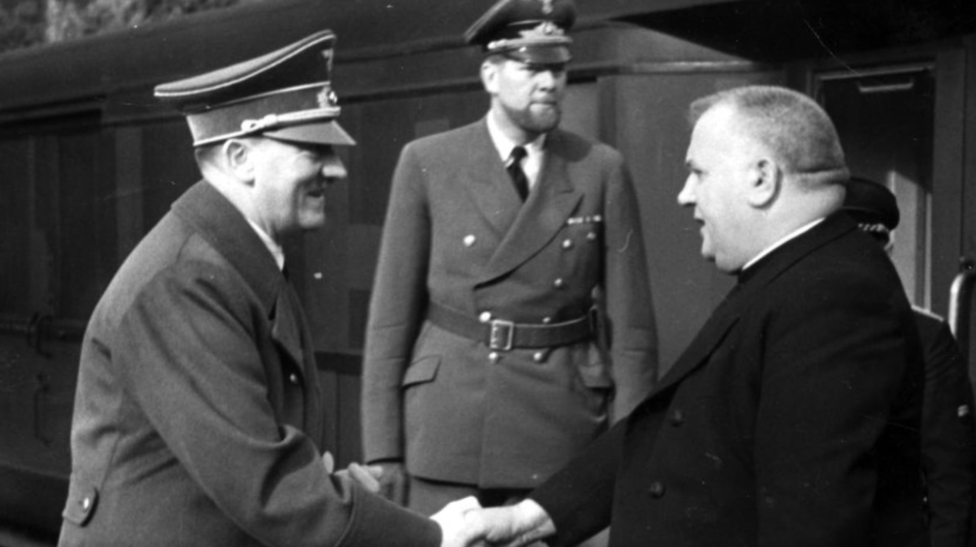 Adolf Hitler a Jozef Tiso na schůzce v Berlině 13. března 1939. Tiso dostal nabídku, aby vyhlásil samostatný slovesný stát, jinak bude země obsazena maďarským vojskem. 