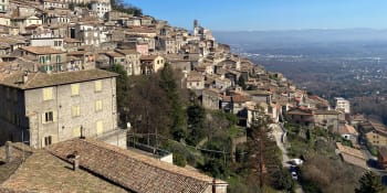 Italské městečko chce prodat opuštěné domy za euro. Musí ale složitě hledat majitele