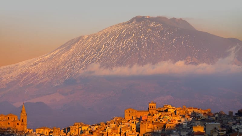 Etna je jedna z nejčinnějších sopek světa