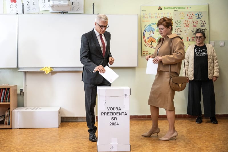Kandidát na slovenského prezidenta Ivan Korčok odvolil (6. dubna 2024).