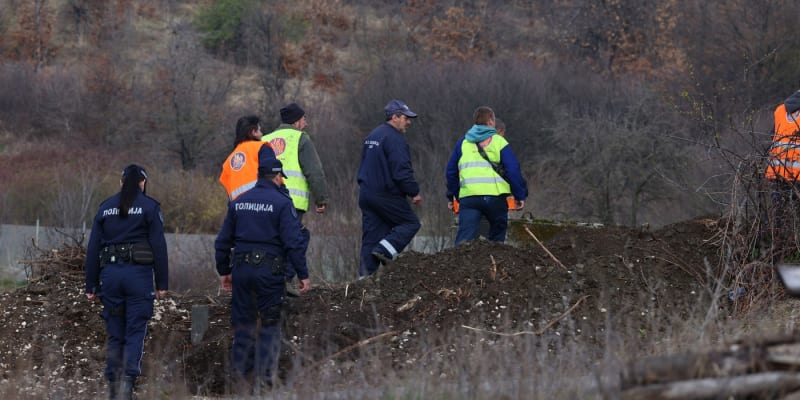 Policie prohledává skládku, kde měli pachatelé zakopat Dančino tělo.