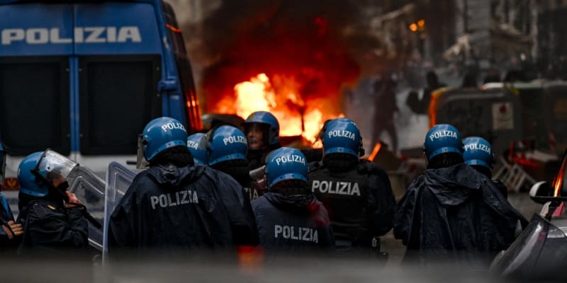 Problémy s kriminalitou má také italská Neapole