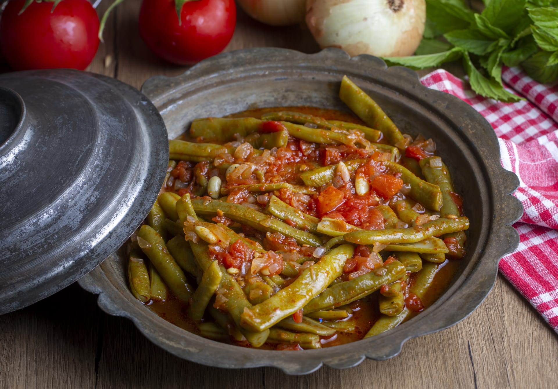 Zeytinyağlı Taze Fasulye – zelené fazolky s rajčaty po turecku