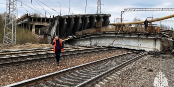 V Rusku spadl most na železniční trať vedoucí do Běloruska. Spojení obou zemí se zkomplikovalo