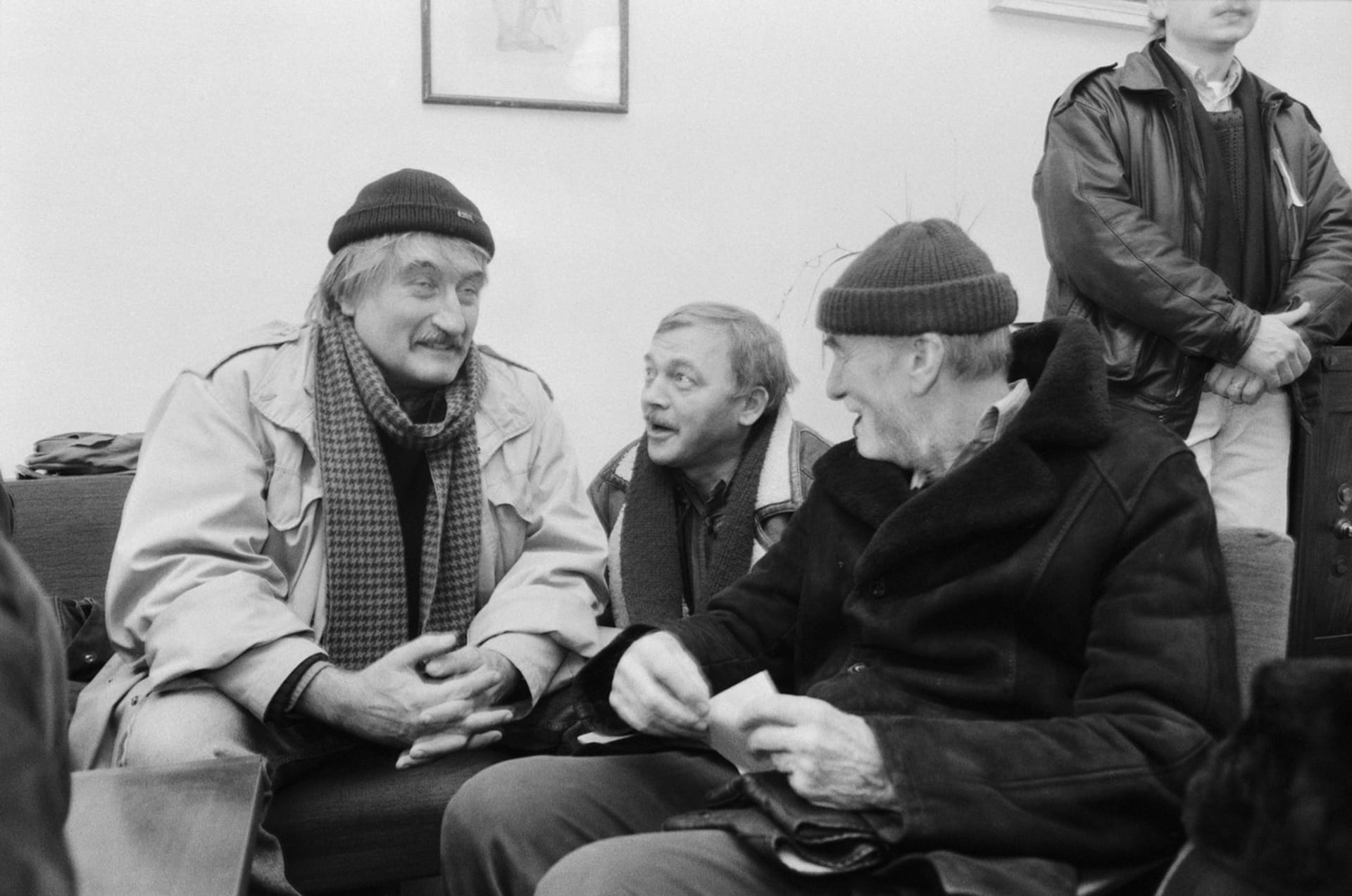 Karel Kryl s herci Pavlem Landovským a Miroslavem Macháčkem. 