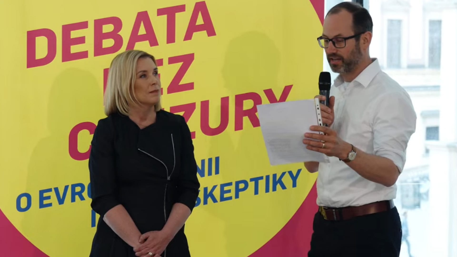 Danuše Nerudová a Jan Farský na Debatě bez cenzury v Brně čelí dotazům desítek lidí.