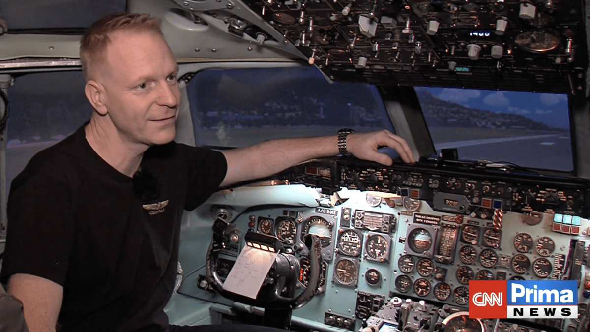 Vratislavice nad Nisou: Aviatik Petr Bílý si pořídil kabinu skutečného letadla