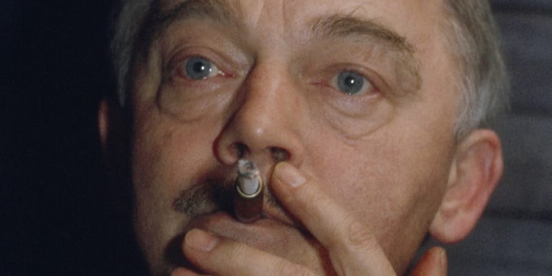 Karel Kryl byl náruživým kuřákem. 