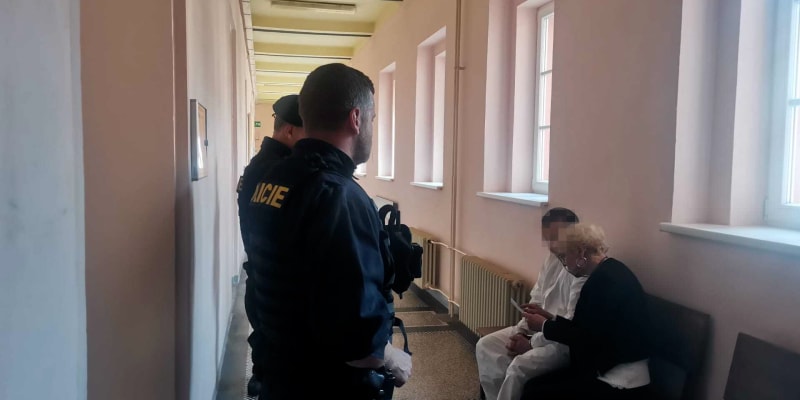 Domažlický soud poslal Litevce obviněného s pokusu o dvojnásobnou vraždu do vazby