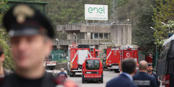 V Itálii vybuchla vodní elektrárna. Tři lidé jsou mrtví, po čtyřech hasiči marně pátrají