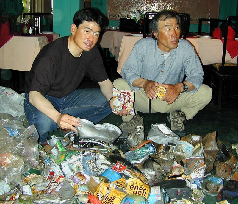 Akce na vyčištění hory probíhaly už v minulosti, v roce 2001 se o to japonský horolezec Ken Noguči