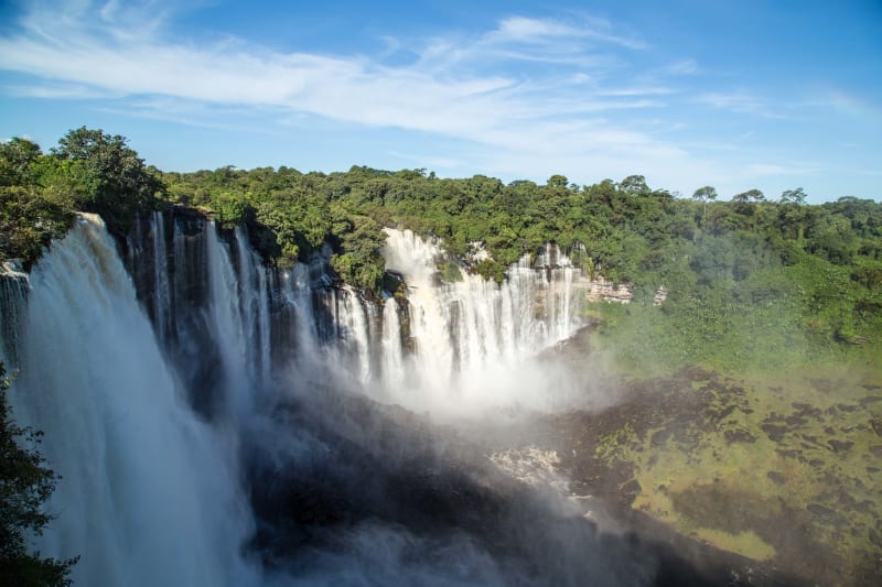 Ačkoliv vodopády Kalandula zatím nepatří mezi turisty cíleně vyhledávanou destinaci, nabízejí dechberoucí pohled.