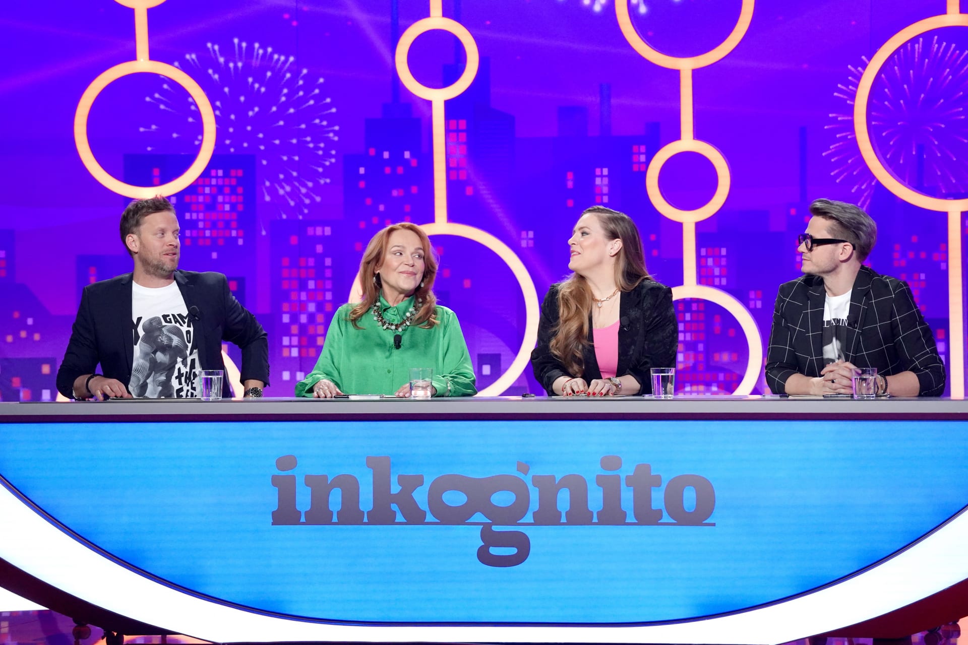 Dagmar Havlová jako jedna z panelistů show Inkognito. 