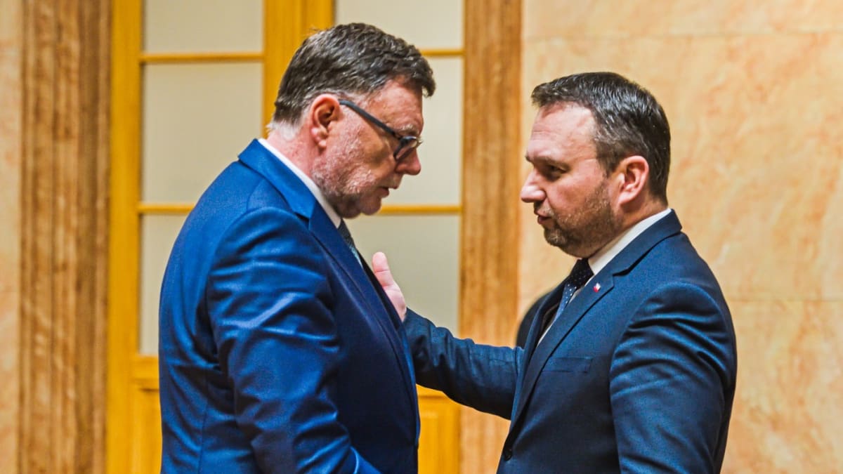 Ministr financí Zbyněk Stanjura (ODS) a ministr práce Marian Jurečka (KDU-ČSL)