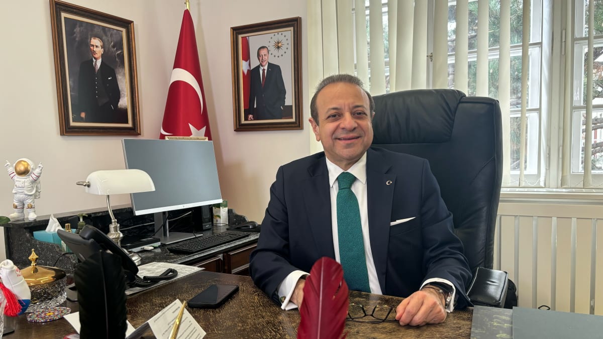 Turecký velvyslanec Egemen Bagis