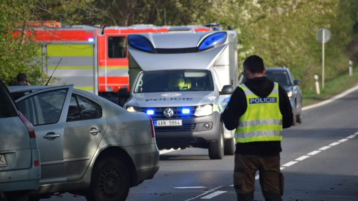 U obce Zlonín na Mělnicku došlo k vážné dopravní nehodě.