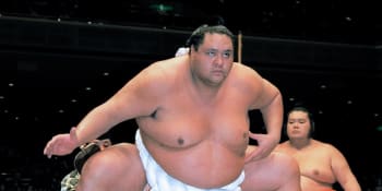 Okouzlil svět na zahájení olympiády v Naganu. Zemřel legendární japonský zápasník sumó