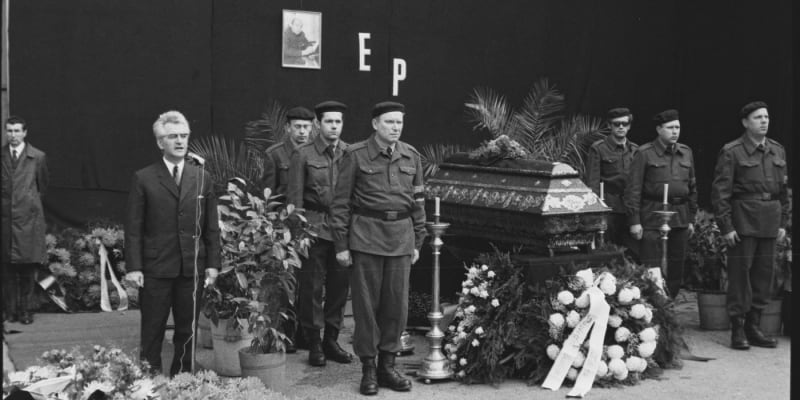 Na pohřeb Evžena Plocka přišlo 12. dubna 1969 asi 5 tisíc občanů. Průvod se táhl městem v délce tři kilometry a proměnil se v mohutný protest pro sovětské okupaci a nastupující normalizaci. 