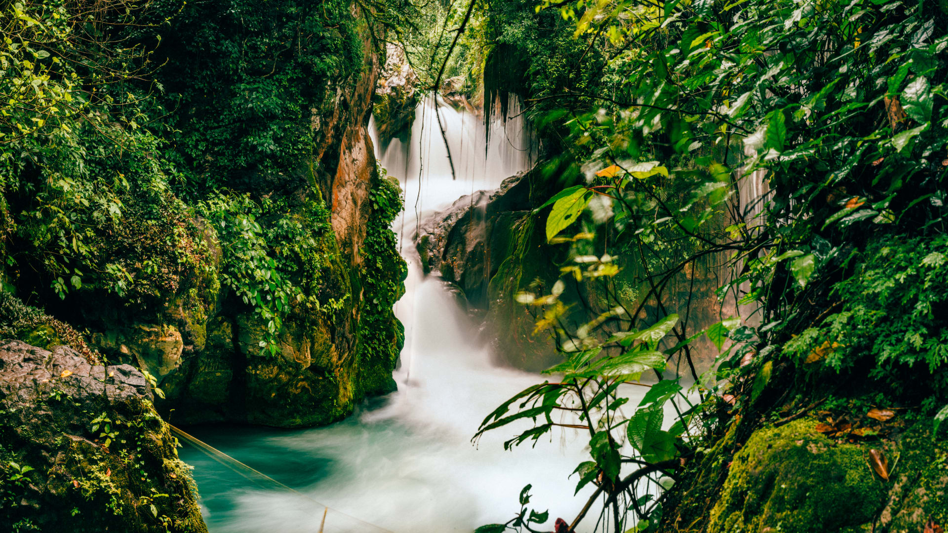 Nejen vodopády Puente de Dios jsou zajímavou turistickou atrakcí.
