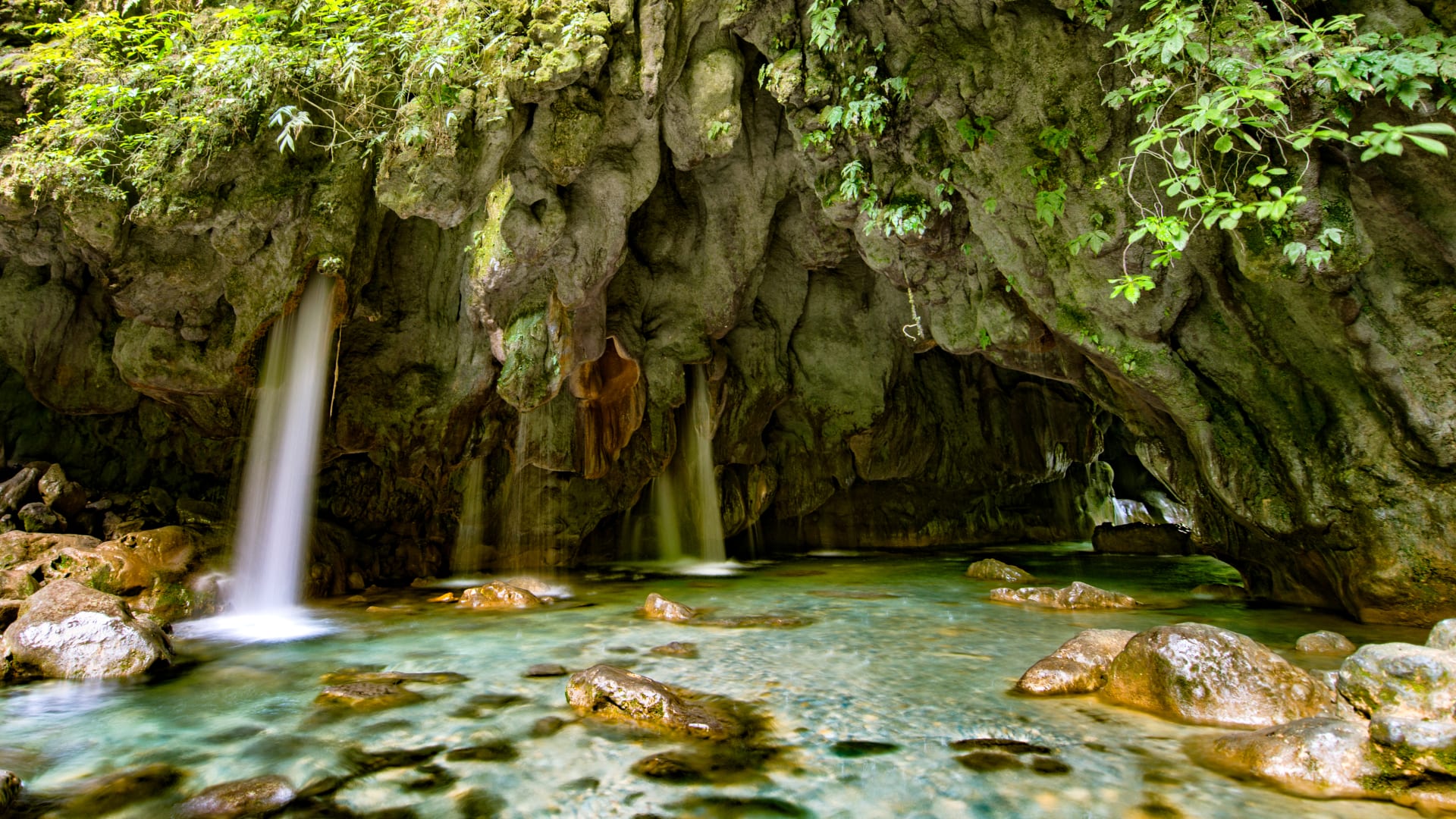 Nejen vodopády Puente de Dios jsou zajímavou turistickou atrakcí.
