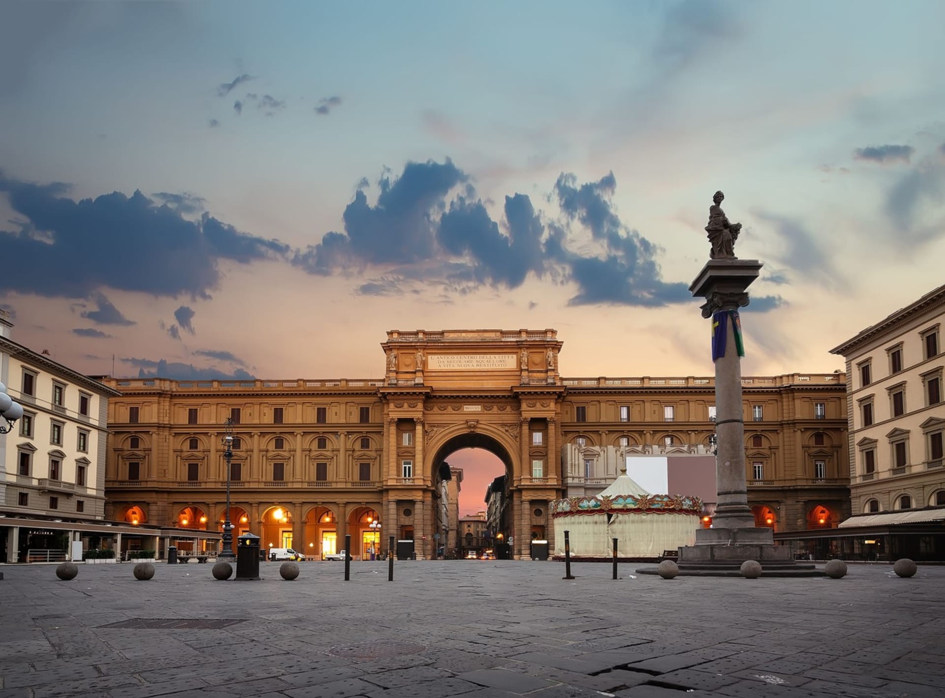Náměstí Piazza della Repubblica ve Florencii
