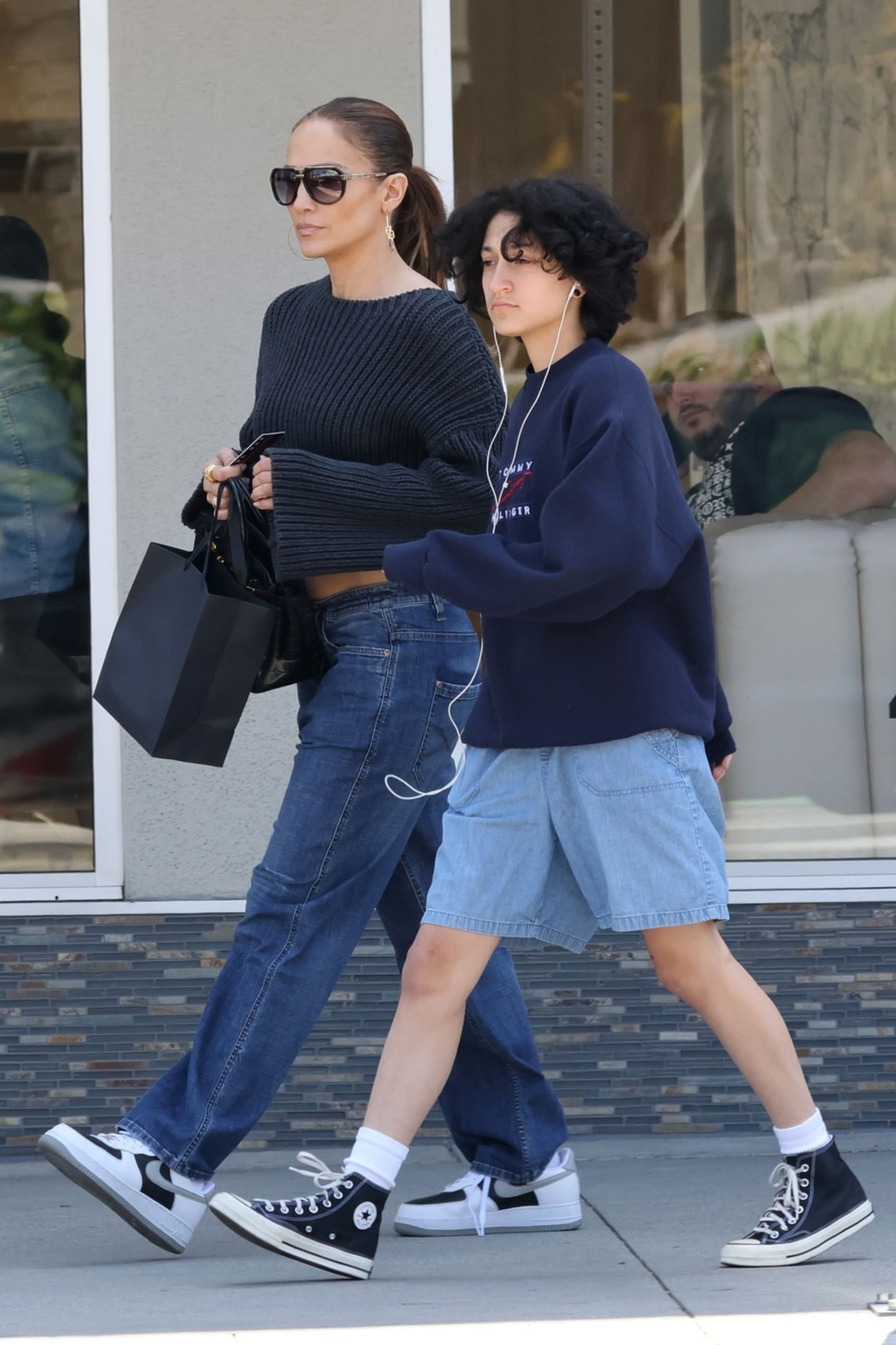Zpěvačka Jennifer Lopez svou dceru Emme Maribel Muniz, která používá zájmeno oni, plně podporuje.